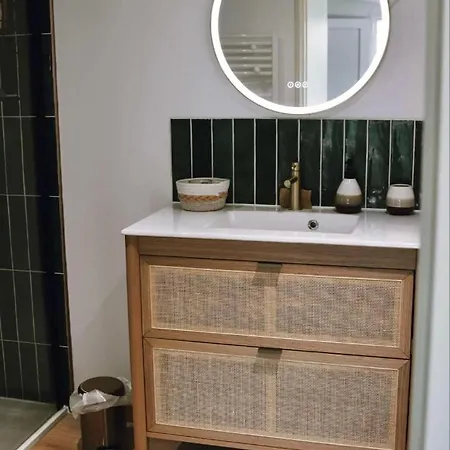 Independante Avec Salle De Bain Et Toilettes